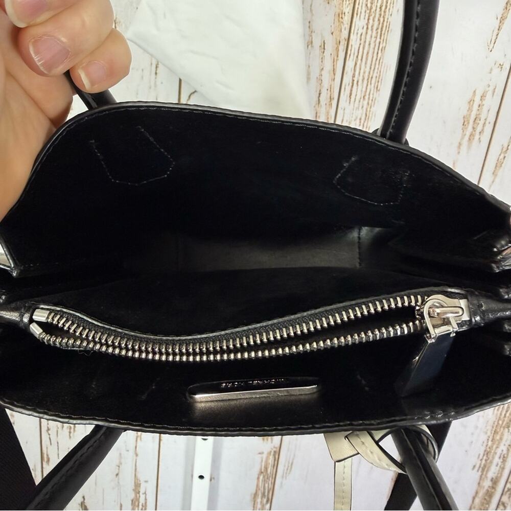 Michael Kors- Medium Leather RARE Logo Tape Accordion Crossbody Bag - Picture 5 of 10